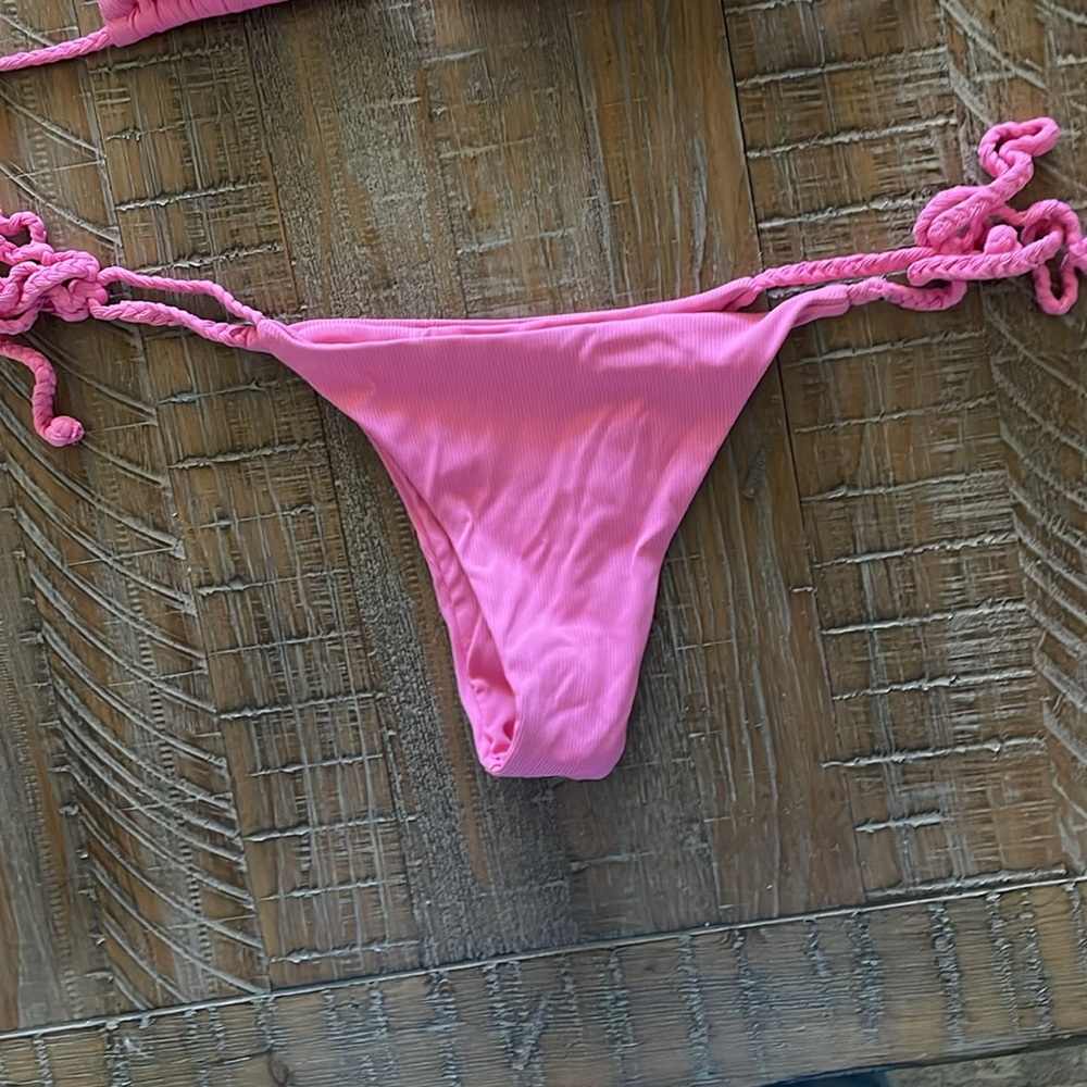 Pink bikini - Picture 4 of 5